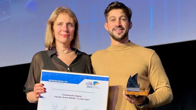 Premian por primera vez a un influencer del agro por su trabajo en comunicación digital
