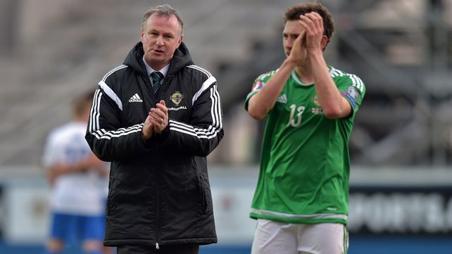 El DT de Irlanda del Norte se pasó de copas