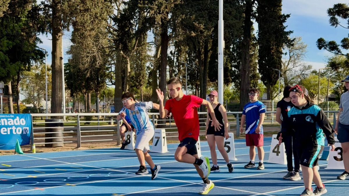 Deportistas con síndrome de Down participaron de un campus abierto de atletismo en Venado Tuerto