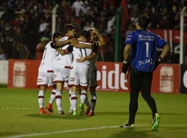Festejo y desahogo para el plantel de Newells.