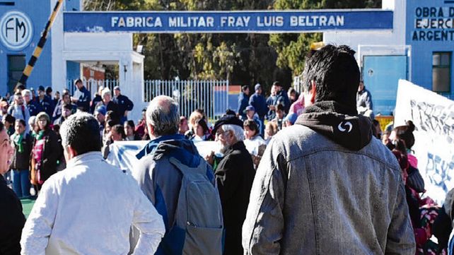 Fray Luis Beltrán. Hubo un acto frente al ingreso a la Fábrica Militar.