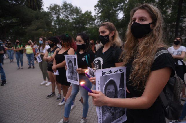 En Rosario, la plaza San Martín fue el lugar elegido para hacer escuchar el pedido de esclarecimiento del femicidio.