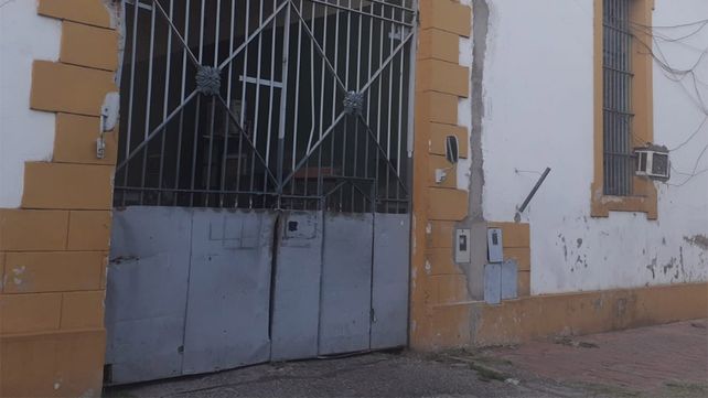 La cárcel del Zeballos y Riccheri. La noche del lunes fue baleado el portón principal y los pistoleros dejaron una amenaza.