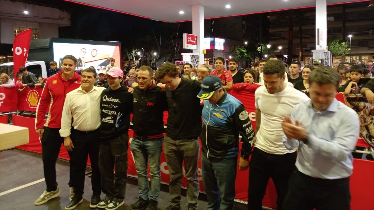 La Capital | Dos campeones del Turismo Carretera se brindaron con el público en el centro de Rosario