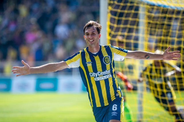 Juan Cruz Komar viene de convertir en la victoria ante Argentinos Juniors. Estará también contra Barracas.