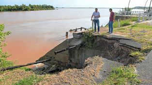 Bahl y Argento recorrieron el desmoronamiento en el Puerto Nuevo de Paraná.&nbsp;