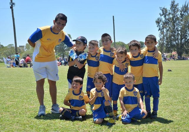 La Escuela Azul y Oro presentó la categoría 2009 en la cita de ayer.