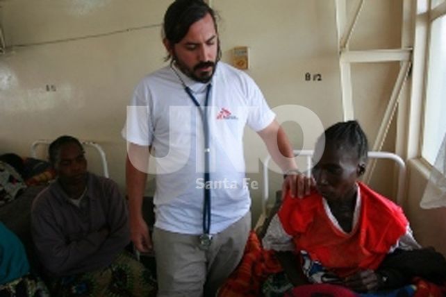Un rafaelino atiende a víctimas de la inundación en Mozambique