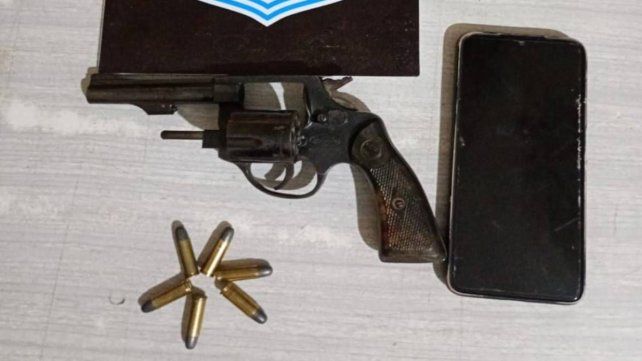 Una persecución policial dejó como saldo tres detenidos y el secuestro de un arma de fuego en B° Scarafía