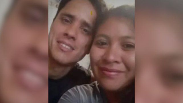 El padrastro junto a la madre biológica de Ángel