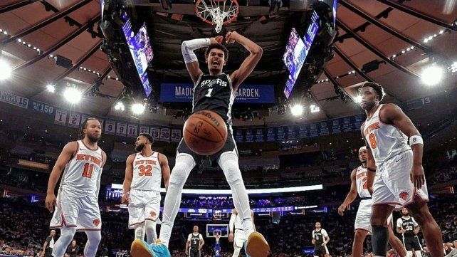 New York superó sobre el final a un San Antonio que tuvo en llamas al francés Wembanyama.
