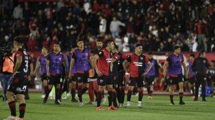 La derrota 4-2 ante Huracán provocó un fuerte reproche de los hinchas de Newells en el Coloso.