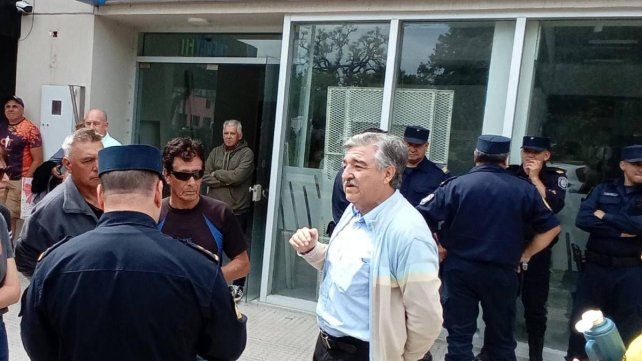 Los vecinos de Santa Elena se manifestaron en contra del desguace del banco&nbsp;