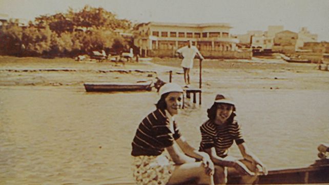 Fotografía histórica de la playa del Club Sportivo Náutico Avellaneda y su reconocible edificio.&nbsp;