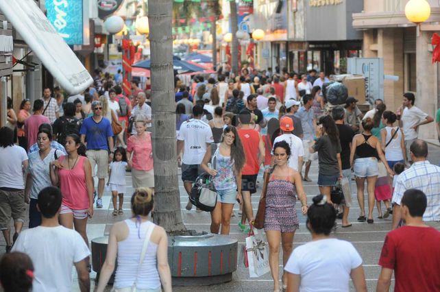 Expectativas. El sector comercial espera el repunte de las ventas a través de las promociones con tarjetas de crédito hasta el domingo inclusive.