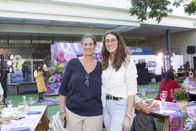 ) Daniela Catgenova y Constanza Pacusse