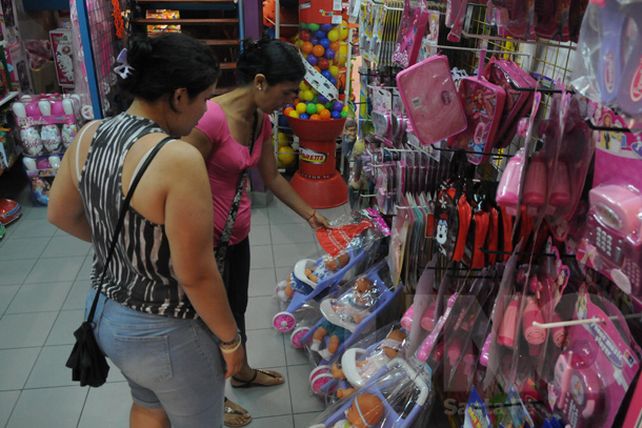 Los juegos de agua y libros, los más pedidos a los Reyes Magos