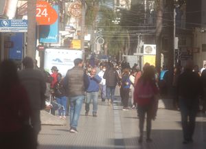 Presión del comercio santafesino para trabajar por la mañana de lunes a viernes