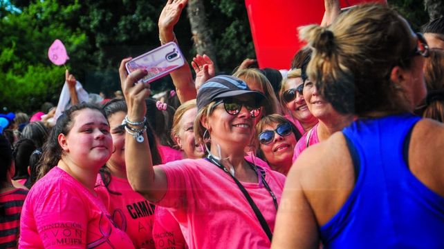 El Parque Urquiza se cubrió de rosa para concientizar sobre el cáncer de mama