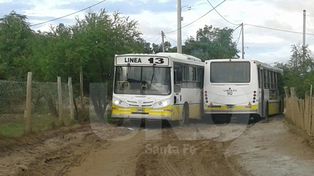Alto Verde: los colectivos quedaron atascados en el barro