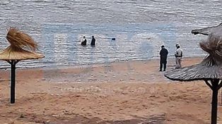 Un turista murió al buscar una pelota al río en Santa Elena