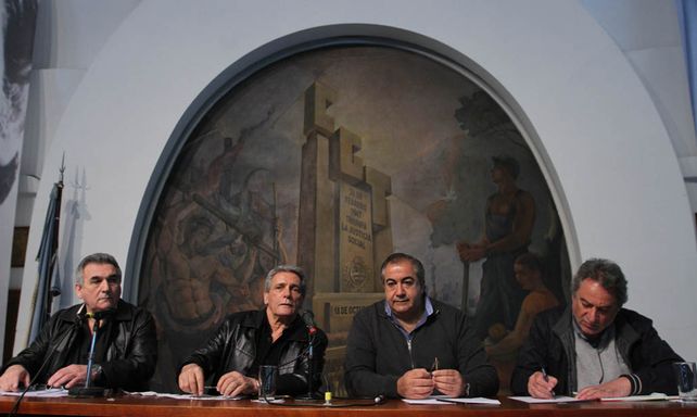 Triunvirato. Antes de decidir el día del paro
