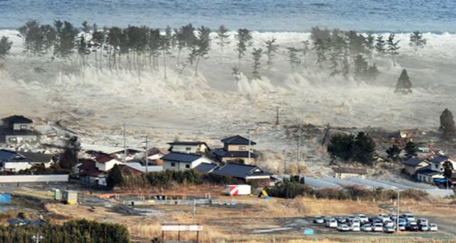M&aacute;s de mil muertos y 100 mil desaparecidos por el peor sismo de la historia de Jap&oacute;n