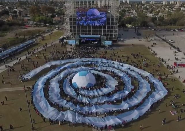 Messi y la selección tienen la escarapela más grande del mundo