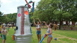 Los chicos difrutando en el predio del Balneario del Saladillo, ubicado en avenida del Rosario 400 bis.&nbsp;