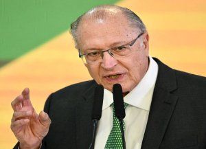 El vicepresidente de Brasil cuestionó a Milei y dijo que sus ataques perjudican a la Argentina