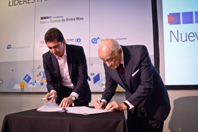 Durante el acto José Luis Panozzo y Enrique Eskenazi firmaron un convenio marco.&nbsp;