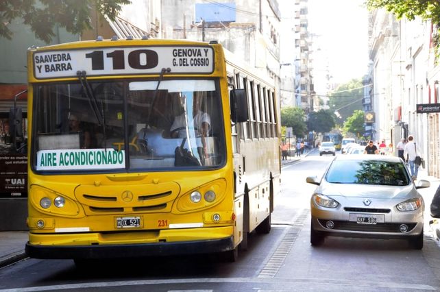 Desde el lunes próximo la línea 110 dejará de circular por Sarmiento y comenzará a circular por Laprida. (Foto de archivo).