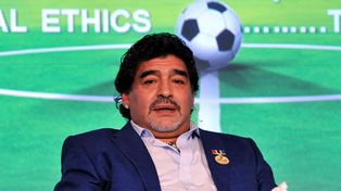 Maradona llegó al país con su novia para conocer a su hijo Diego Fernando