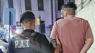 Bº Mayoraz: apresaron a un hombre que escapó de la policía tras quedarse dormido en un auto con 2.900.000 pesos