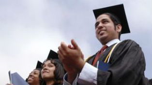 Abogados recién recibidos demandan a las universidades porque no consiguen trabajo