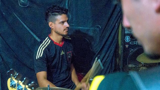 Manu es hincha de River y tiene que convivir con sus compañeros que son... todos de Boca!!!