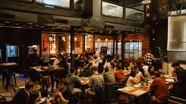 Propina obligatoria: las opiniones de los trabajadores y los clientes son variadas.&nbsp;
