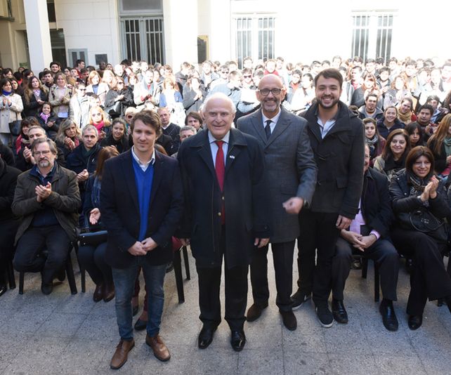Lanzamiento. El gobernador presidió ayer la presentación de las becas.