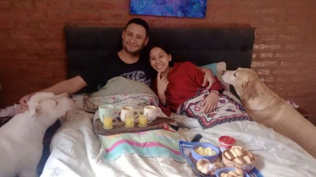 Agostina junto con su papá.