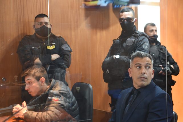 El condenado y su abogado defensor.