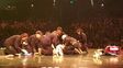 Un acróbata del Cirque du Soleil cayó al piso en plena función y tuvo que ser atendido de urgencia