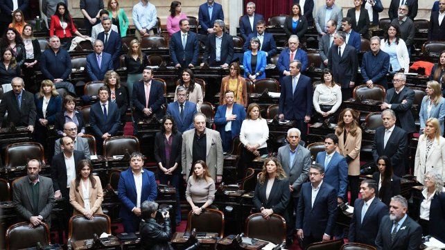 Con movilización fuera del Congreso