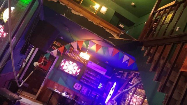 Golpes en la cabeza, cortes y una cirugía: el estado de salud de los heridos al caer un entrepiso en un bar de Paraná