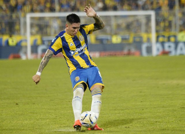 Ibarra hoy titular indiscutido en el Canalla. Está con cuatro amarillas y por eso no jugó el último partido.