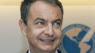Zapatero asegur&oacute; que el poder necesita la cr&iacute;tica de los medios