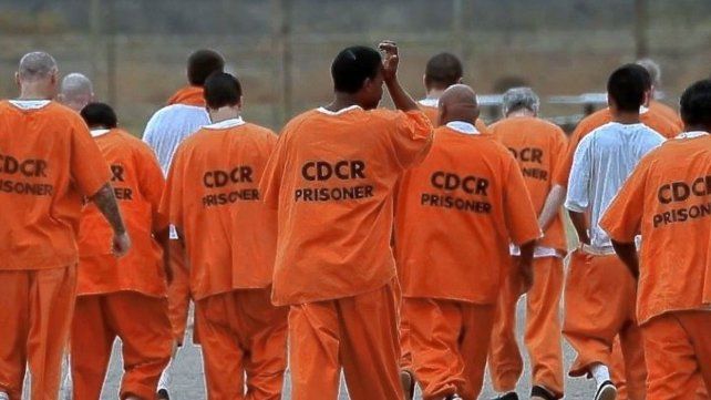 Desde el próximo lunes, los presos de alto perfil empezarán a usar uniforme naranja en las cárceles santafesinas