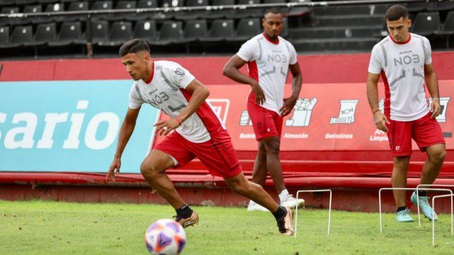 Iván Gómez va a jugar. La cuestión es dónde. ¿Sigue de volante central o se corre al lateral del mediocampo? Todo depende de Sforza. ¿Y Pablo Pérez?