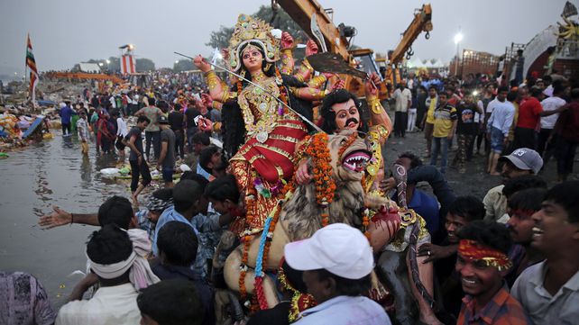 India celebra el Durga Puja, el festival en el que el bien triunfa sobre el mal