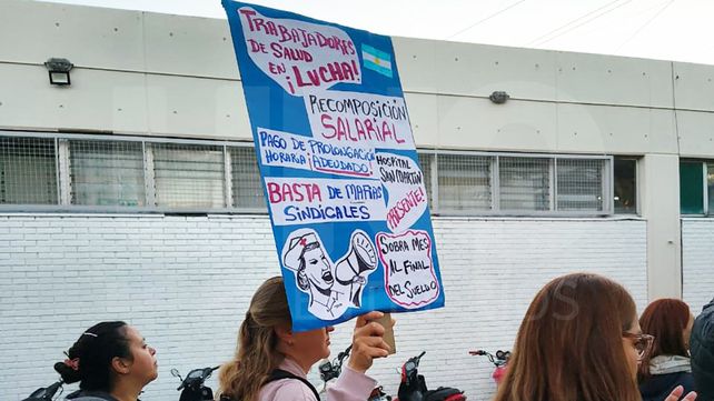 Trabajadores de salud de Paraná se movilizaron para reclamar recomposición salarial y condiciones laborales. Las notas elevadas al ministro de Salud.