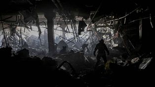 El lugar fue alcanzado por una fuerte bomba que pulverizó los vehículos estacionados&nbsp;